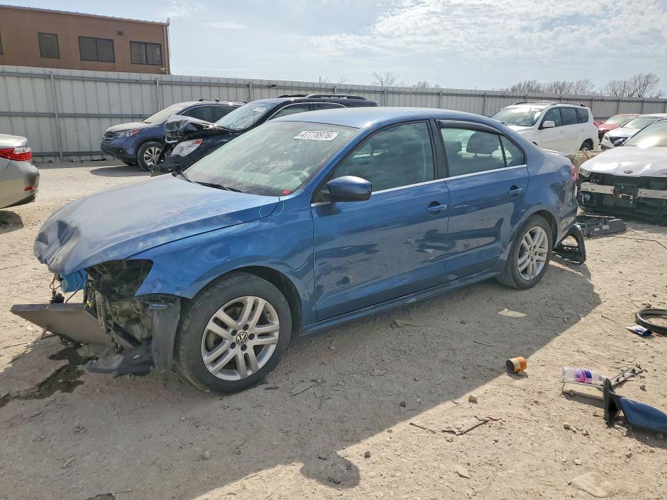 3VW2B7AJ4HM213557