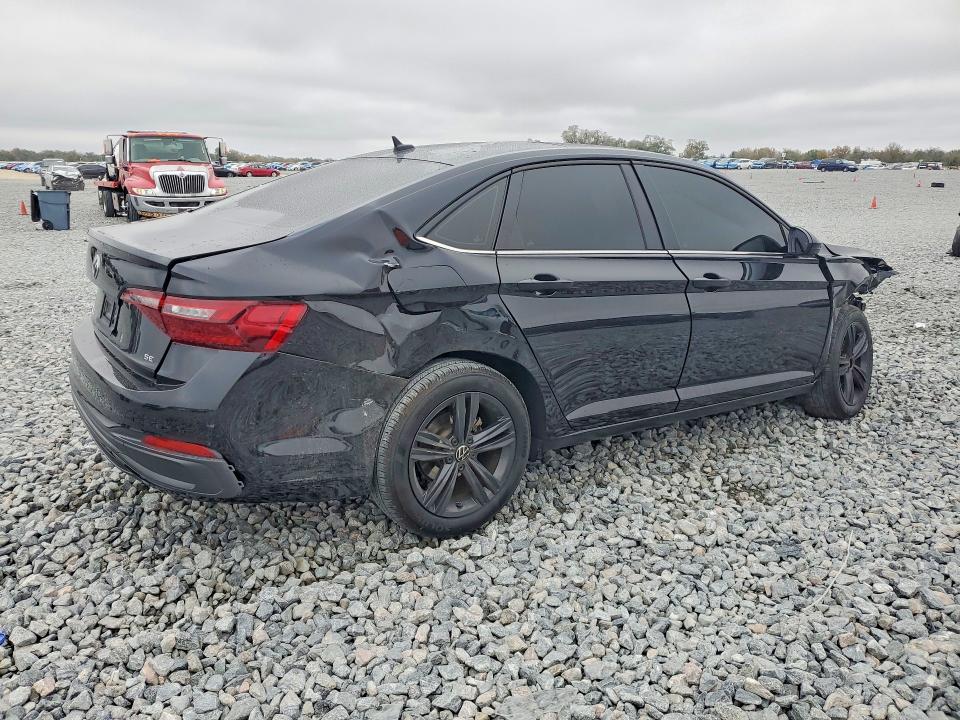 3VW7M7BU1RM070898