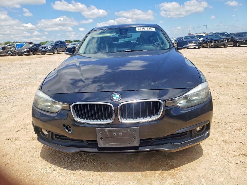 WBA8E1G35HNU18642