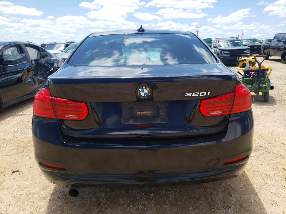 WBA8E1G35HNU18642