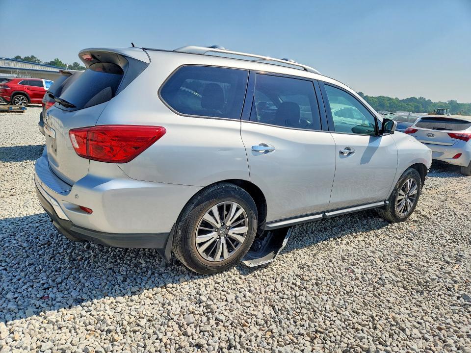 5N1DR2MN3HC611896