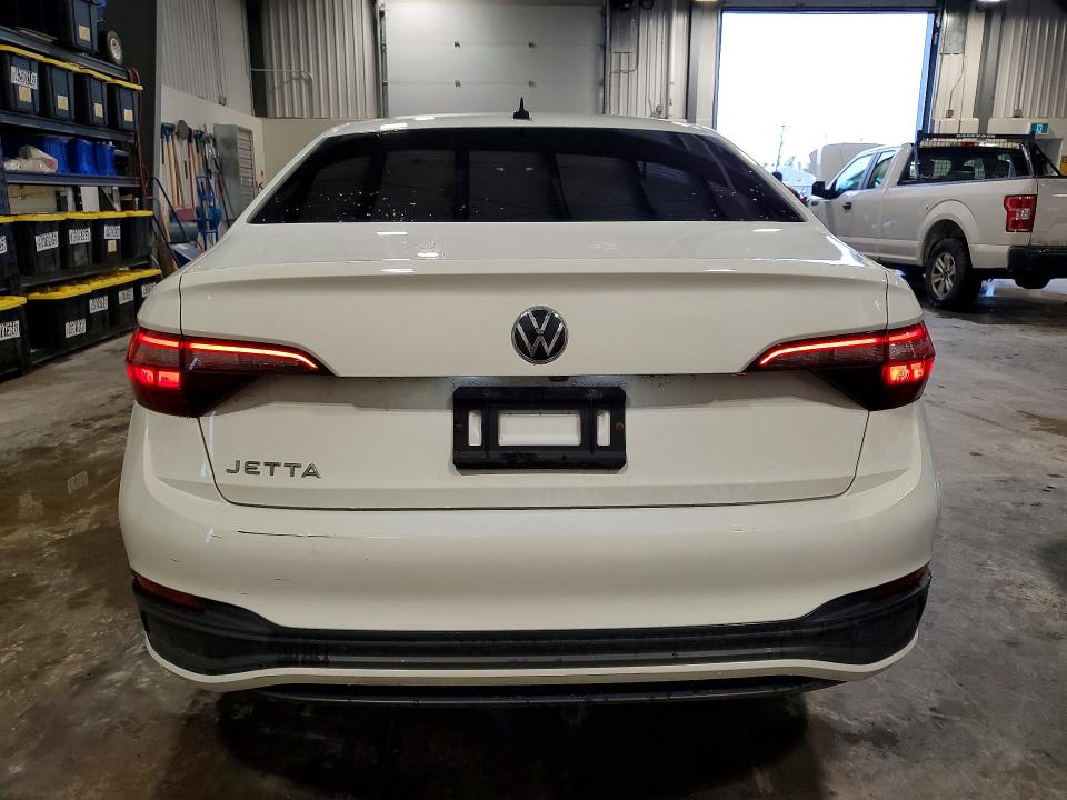 3VWCM7BU8NM030990