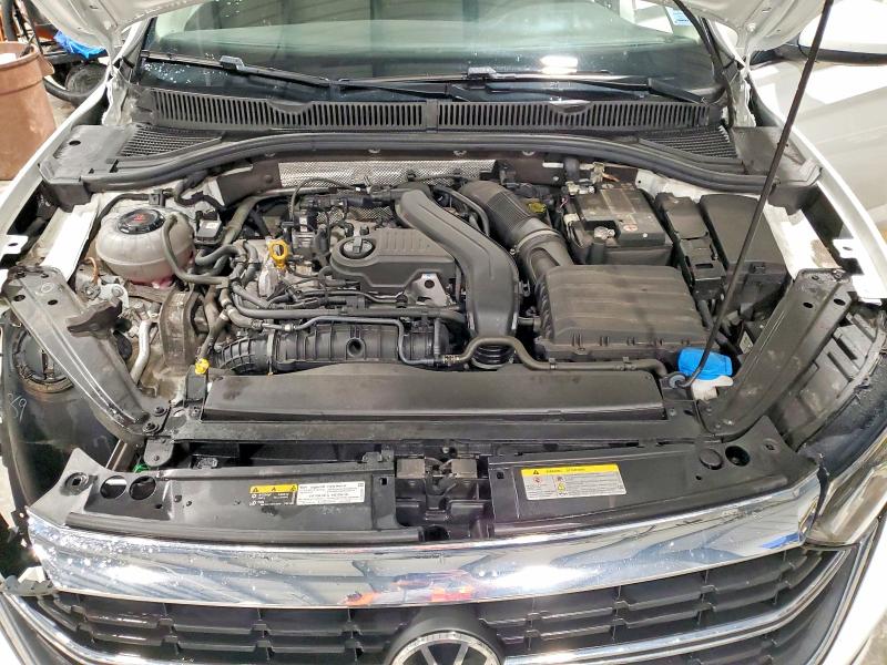 3VWCM7BU8NM030990