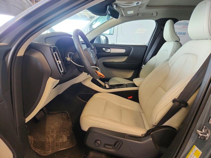 YV4162UK8M2409381