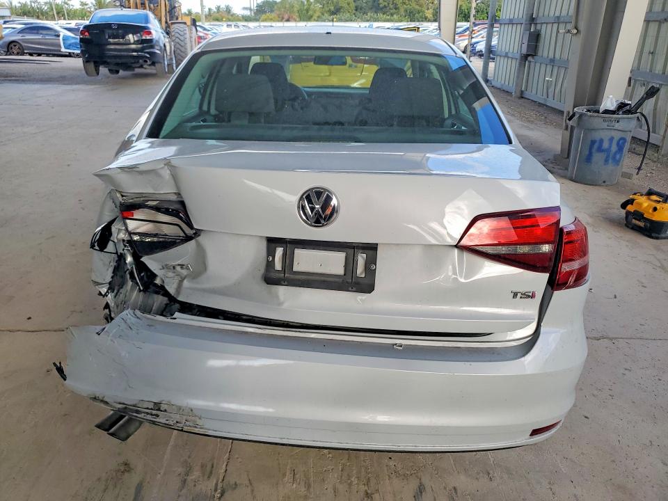 3VW2B7AJ0HM374200