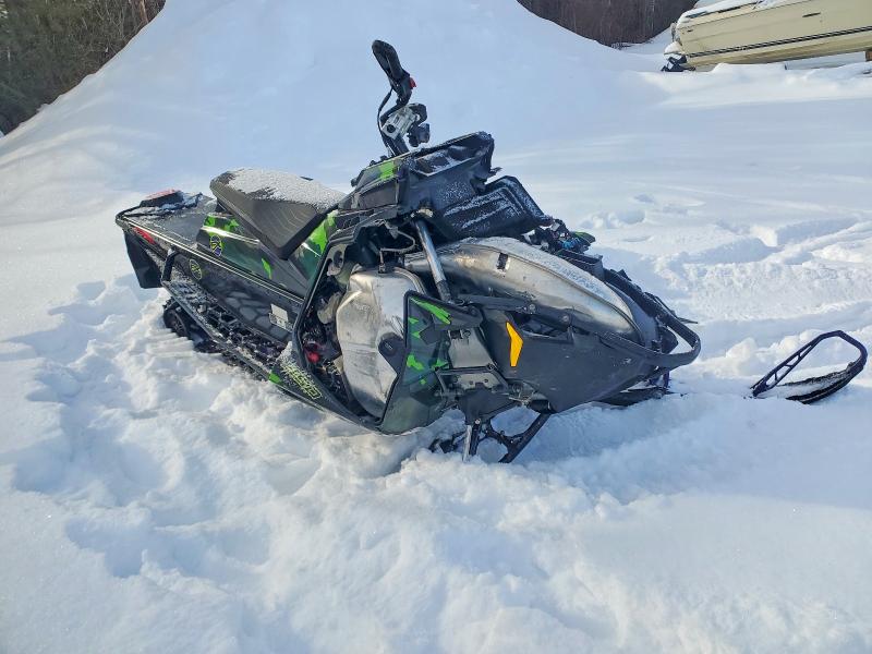 2022 POLARIS INDY VR1 — VIN SN1TDV8R4NC821929