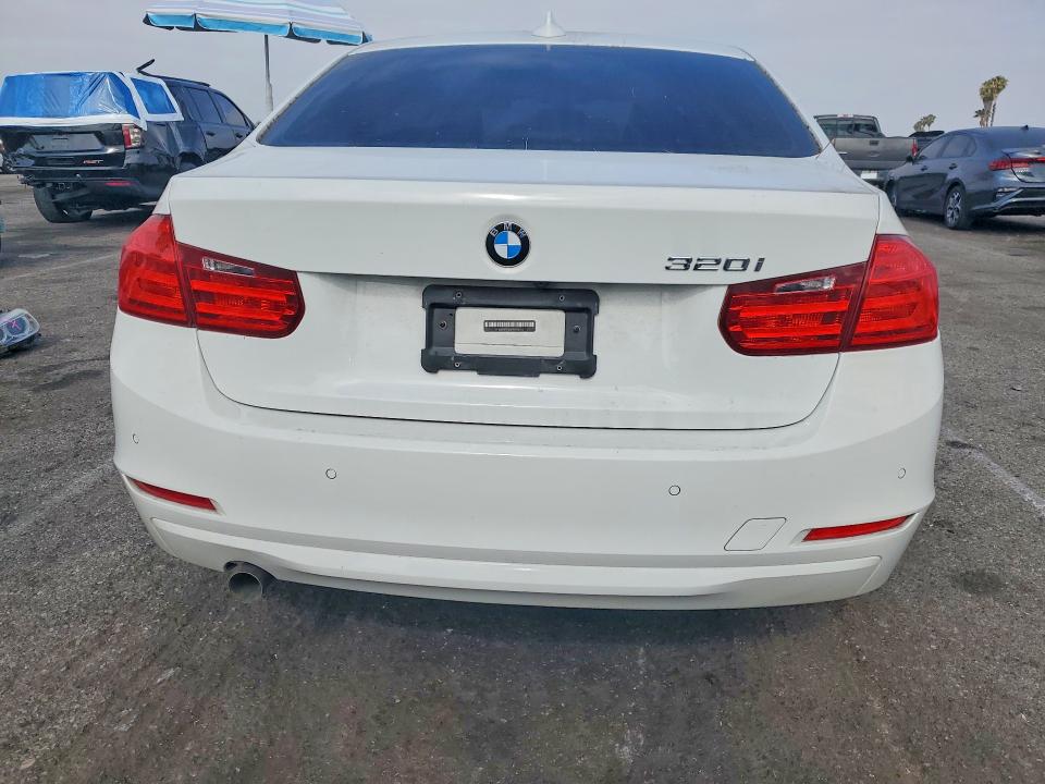 WBA3B1G50FNT04064