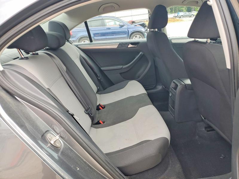 3VW2B7AJ2HM212374