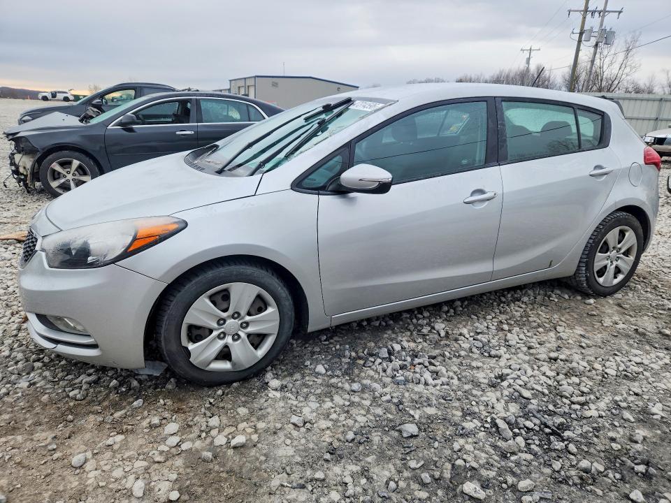 KNAFK5A86G5621579
