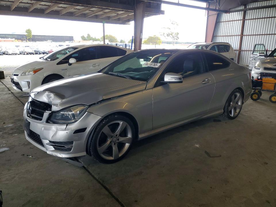2015 MERCEDES-BENZ C — VIN WDDGJ5HB8FG403888
