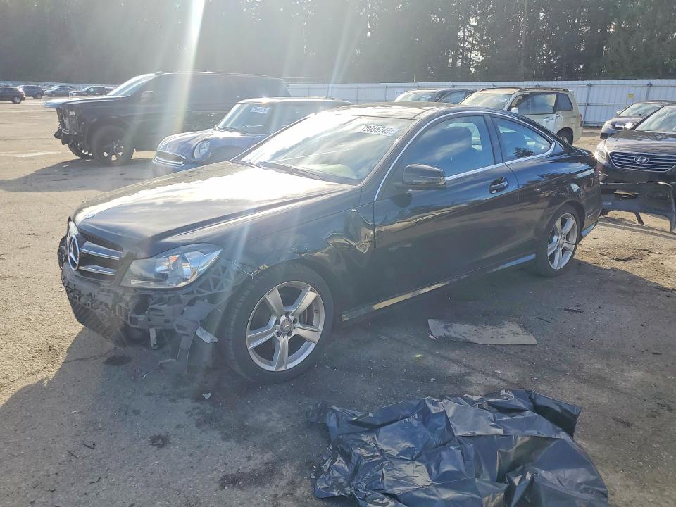 2015 MERCEDES-BENZ C — VIN WDDGJ4HB9FG366571