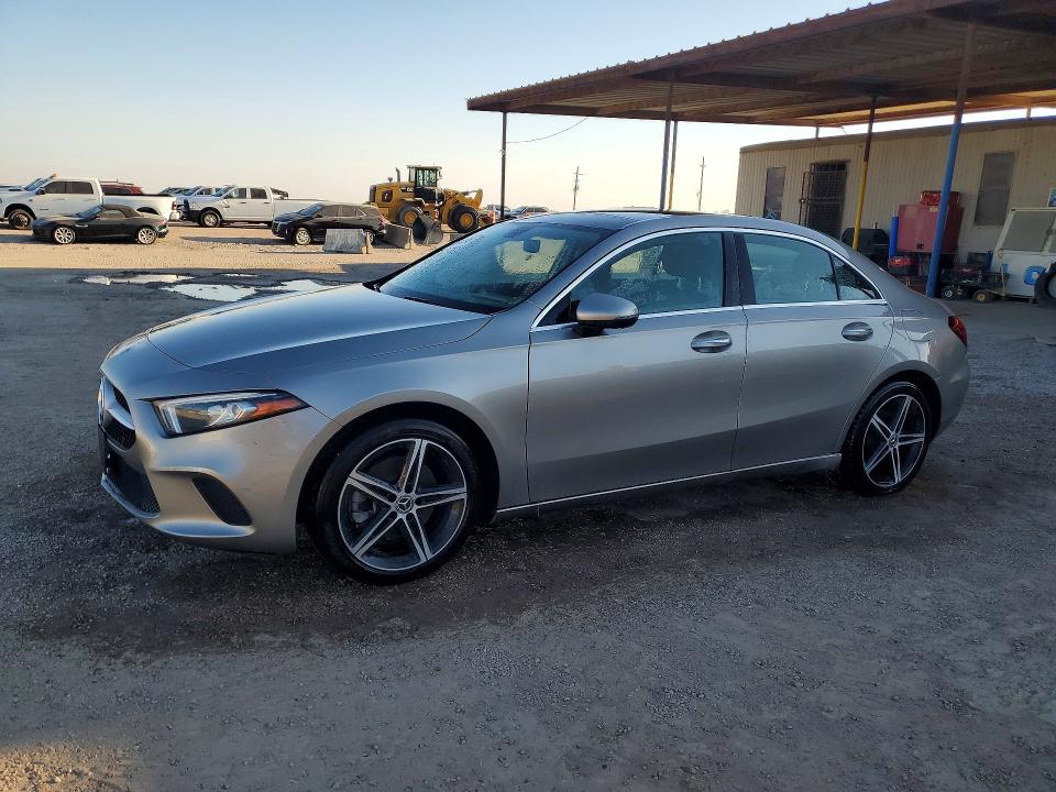 2019 MERCEDES-BENZ A — VIN WDD3G4EB3KW017813