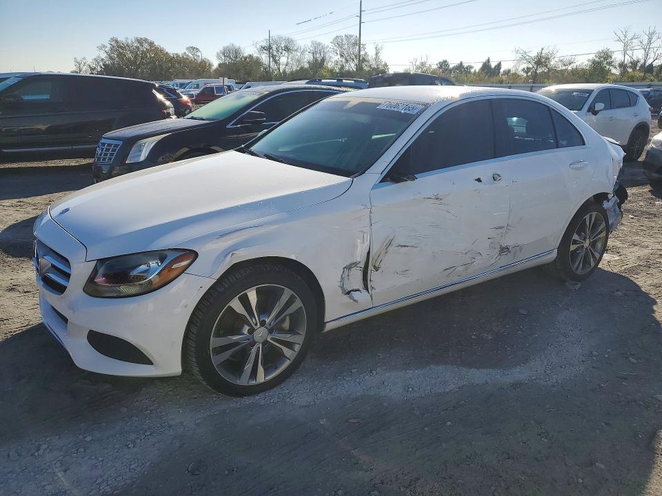 2015 MERCEDES-BENZ C — VIN 55SWF4KB6FU039571