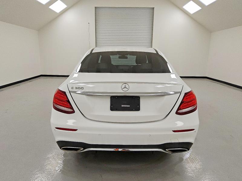 WDDZF4JBXHA136323
