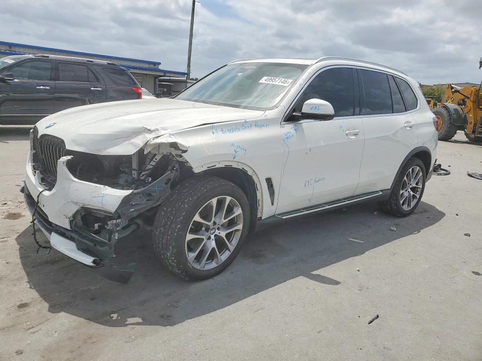 2021 BMW X5 — VIN 5UXCR4C00M9F17887