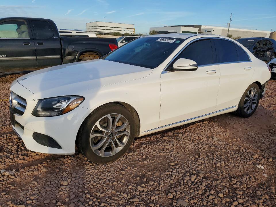 2018 MERCEDES-BENZ C 300 — VIN 55SWF4JB2JU262152