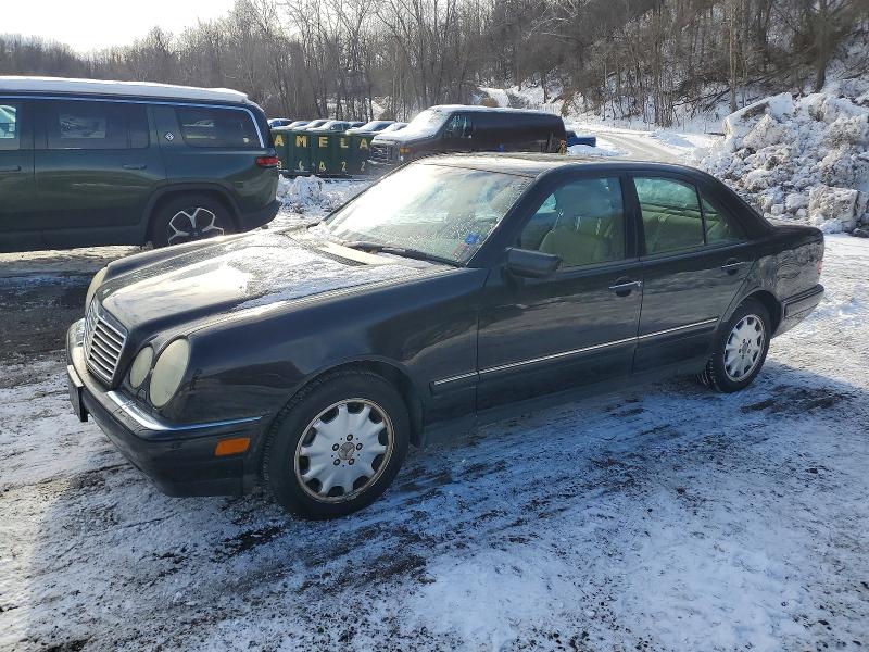 1998 MERCEDES-BENZ E 320 4MAT — VIN WDBJF82F4WX008765