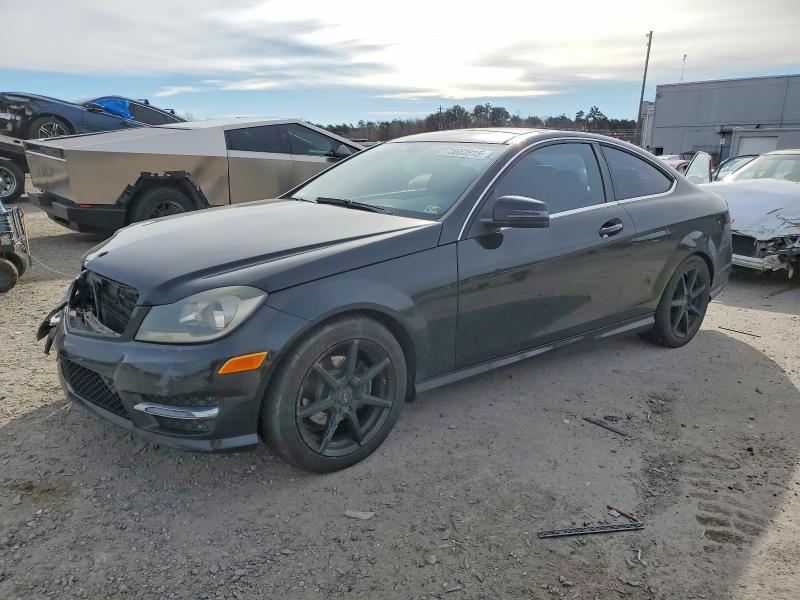 2015 MERCEDES-BENZ C — VIN WDDGJ4HB4FG358149
