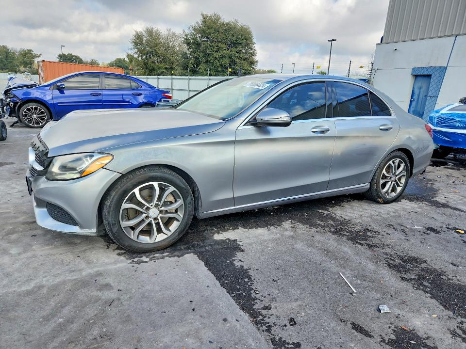 2016 MERCEDES-BENZ C 300 — VIN 55SWF4JB0GU143122