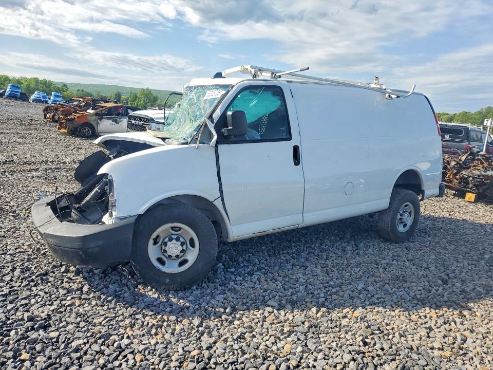 2018 CHEVROLET EXPRESS G2500 — VIN 1GCWGAFG6J1340362