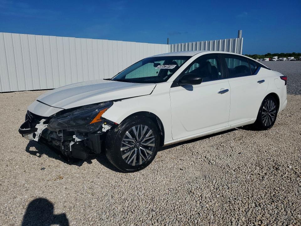 1N4BL4DV4SN424774