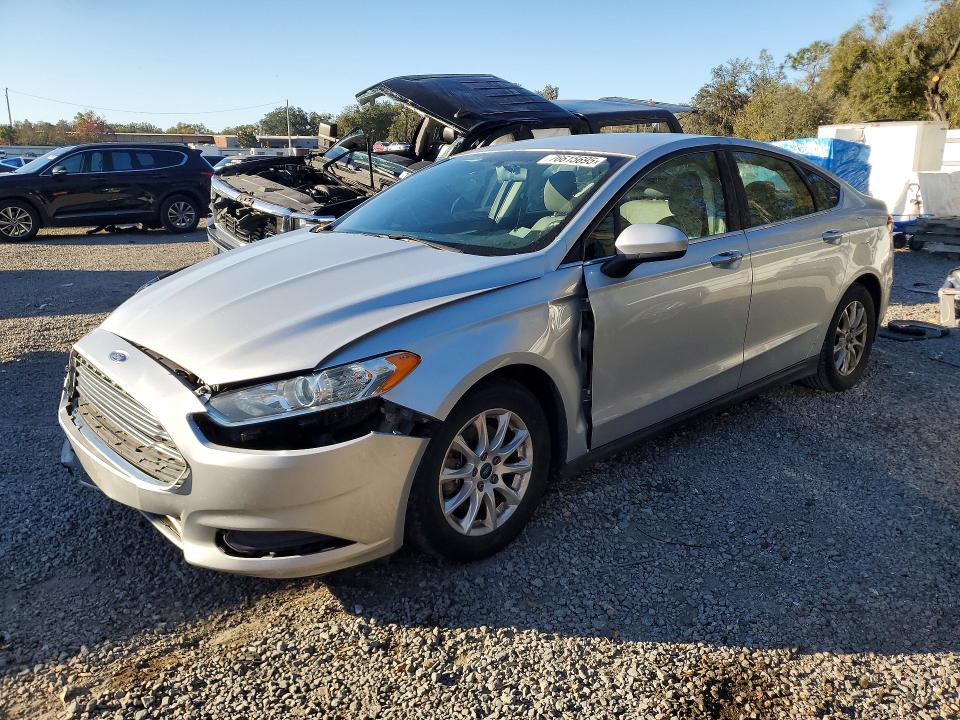2015 FORD FUSION S — VIN 3FA6P0G71FR279904