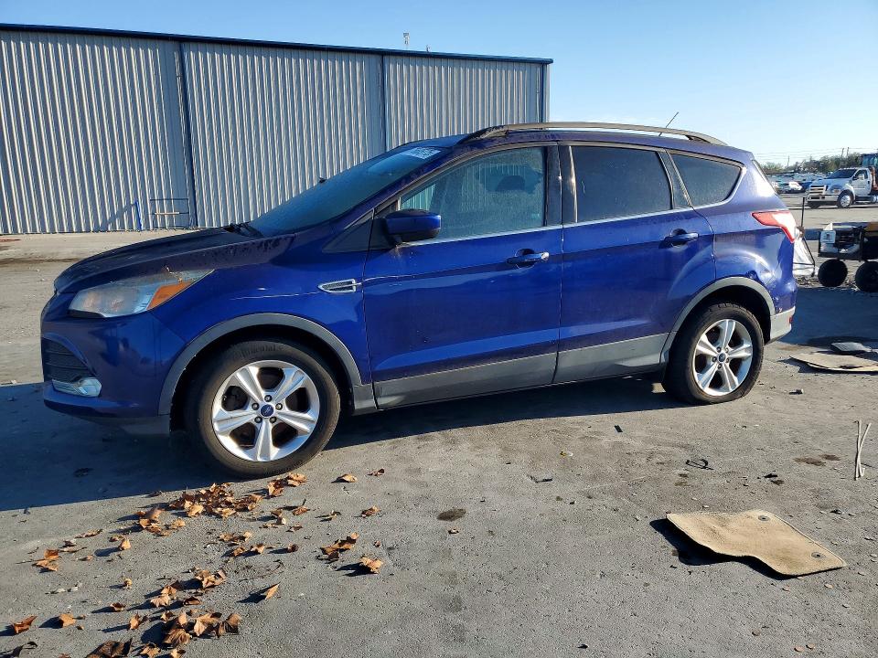 2015 FORD ESCAPE SE — VIN 1FMCU0GXXFUA64709