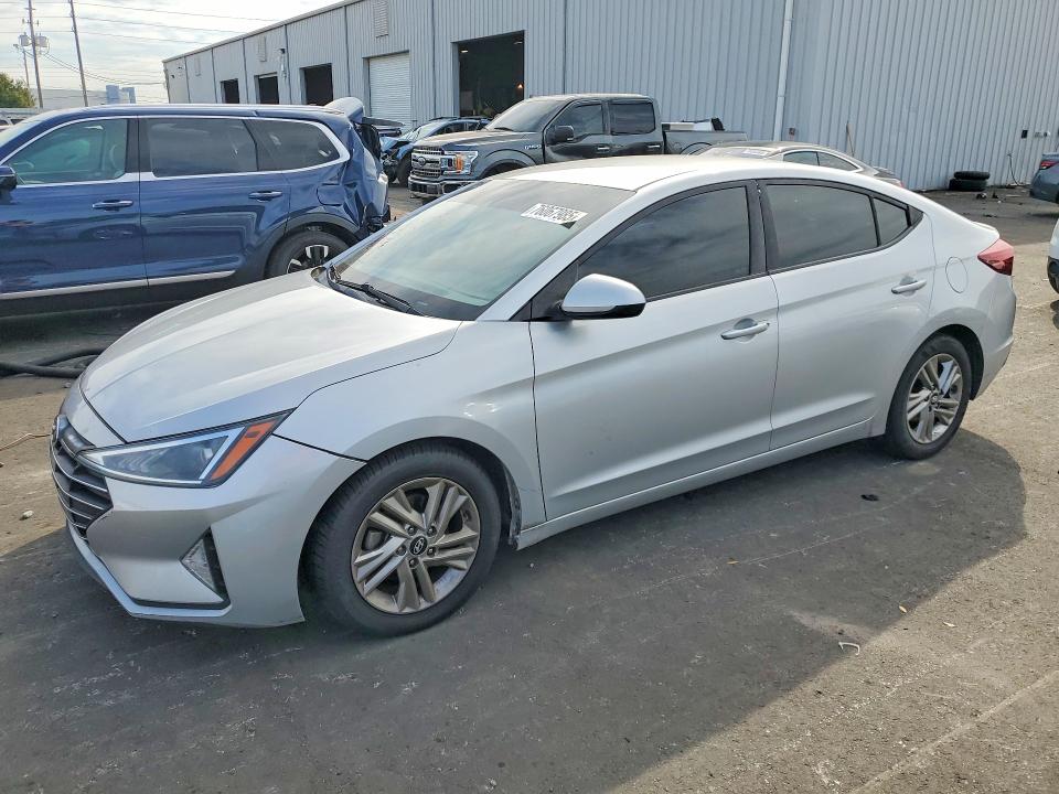 2019 HYUNDAI ELANTRA SE — VIN 5NPD84LF6KH480567