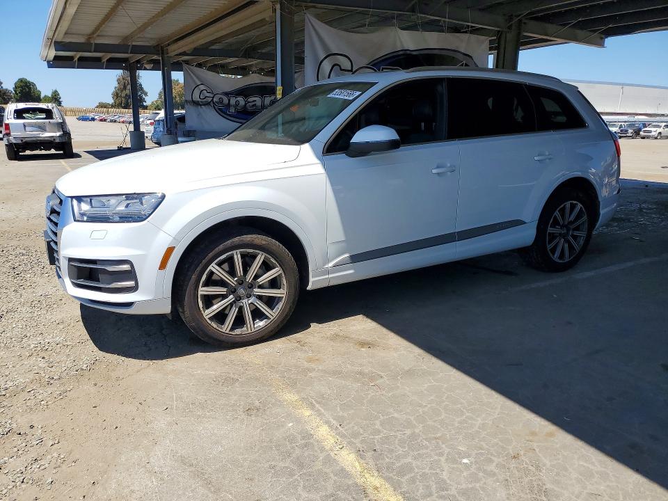 2017 AUDI Q7 — VIN WA1LAAF7XHD022736