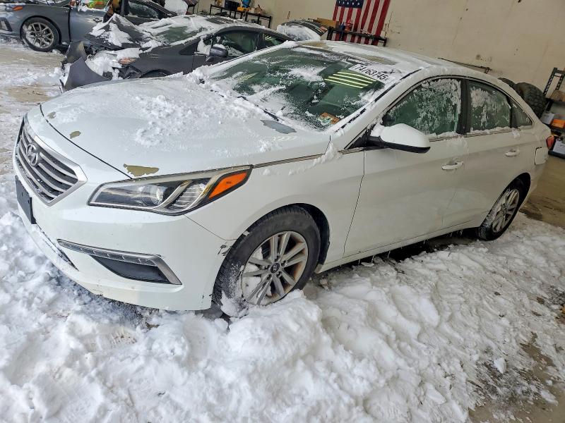 2015 HYUNDAI SONATA SE — VIN 5NPE24AF0FH219210