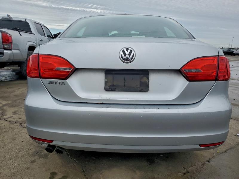 3VW2K7AJ2CM306893