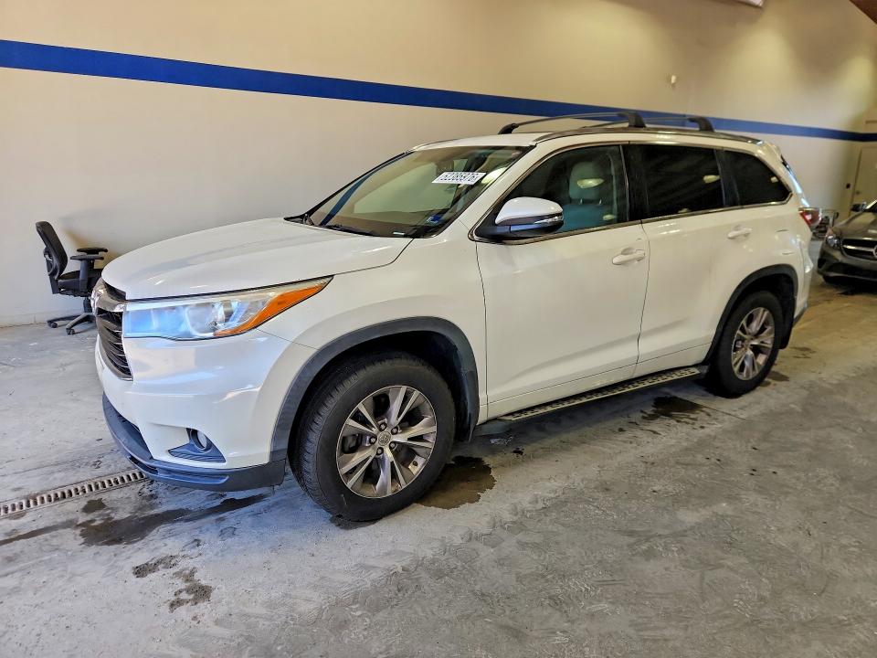 2015 TOYOTA HIGHLANDER XLE — VIN 5TDJKRFH1FS183611
