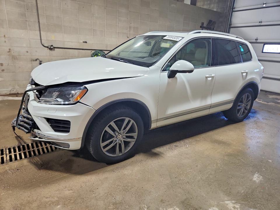 2015 VOLKSWAGEN TOUAREG V6 — VIN WVGEP9BP3FD001494