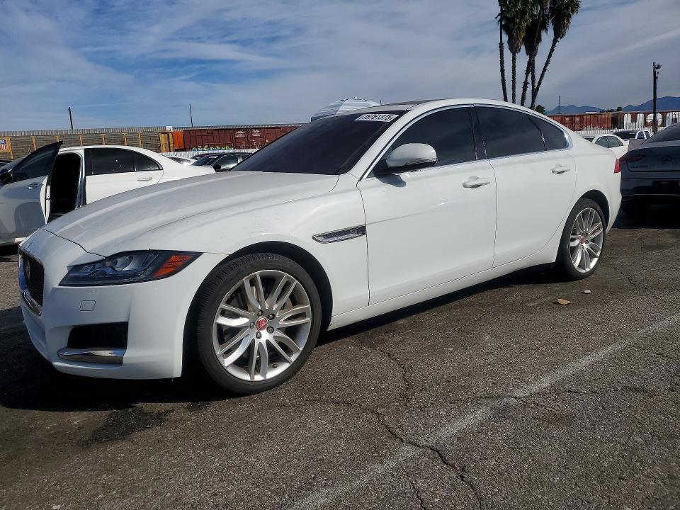 2016 JAGUAR XF PRESTIG — VIN SAJBE4BV0GCY13973