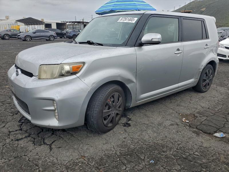2013 TOYOTA SCION XB — VIN JTLZE4FE0DJ037721
