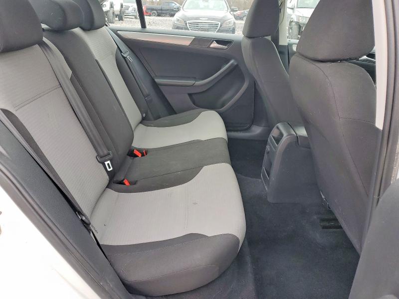 3VW2B7AJ7HM386182