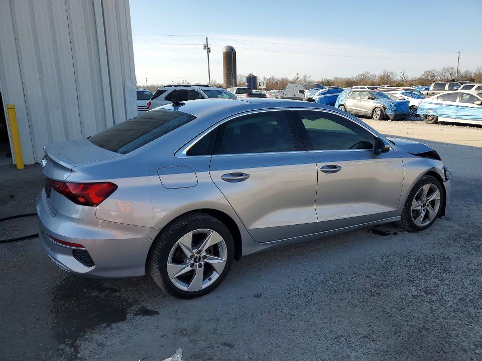 WAUAUDGYXPA044049