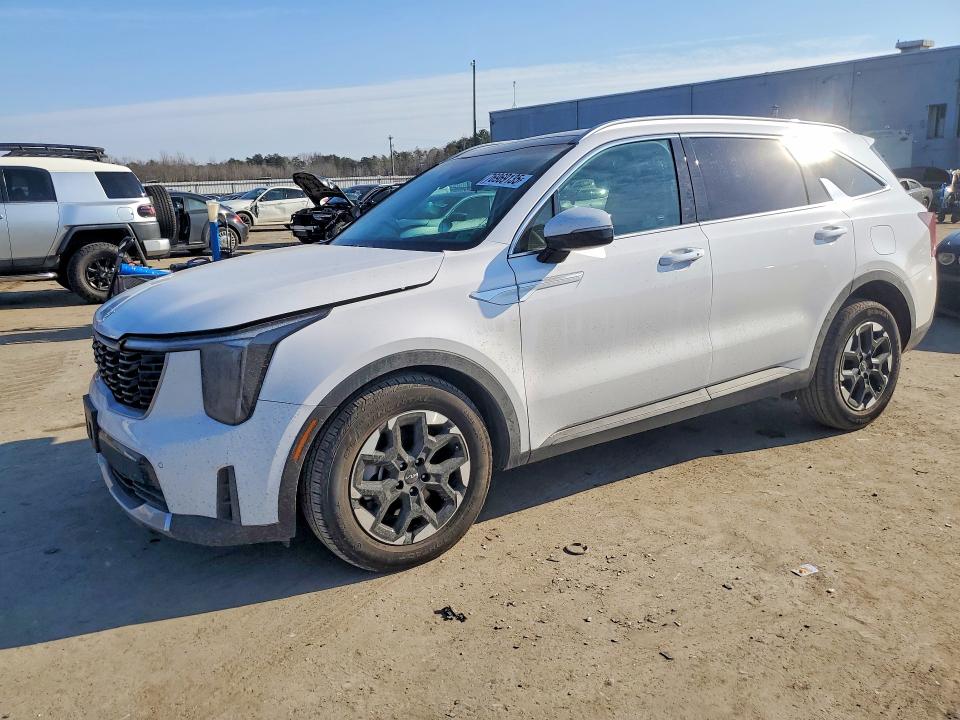 2025 KIA SORENTO — VIN 5XYRL4JC3SG326161