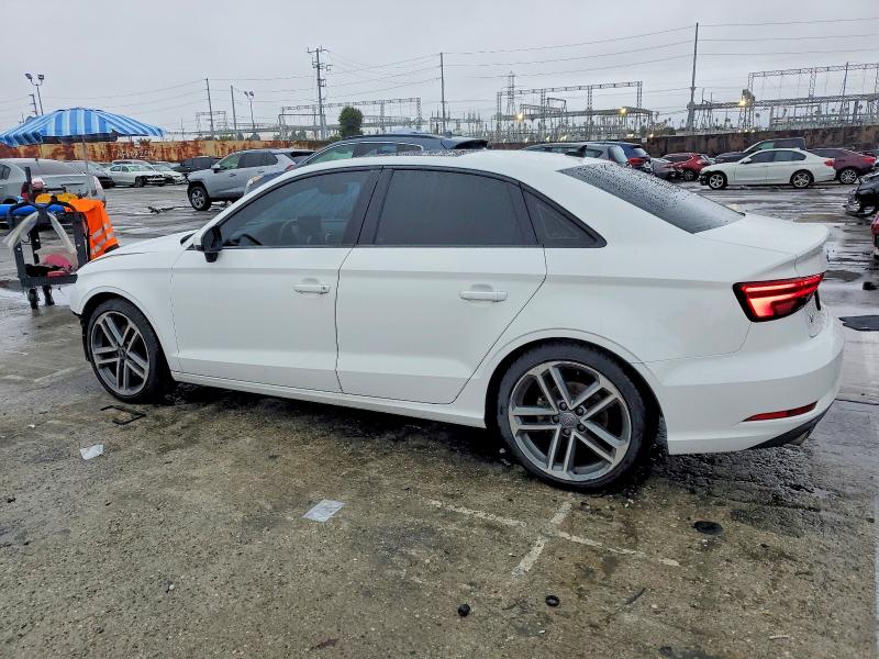 WAUAUGFF7KA083272