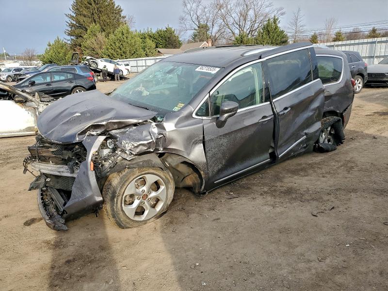 2017 CHRYSLER PACIFICA T — VIN 2C4RC1EG9HR704192
