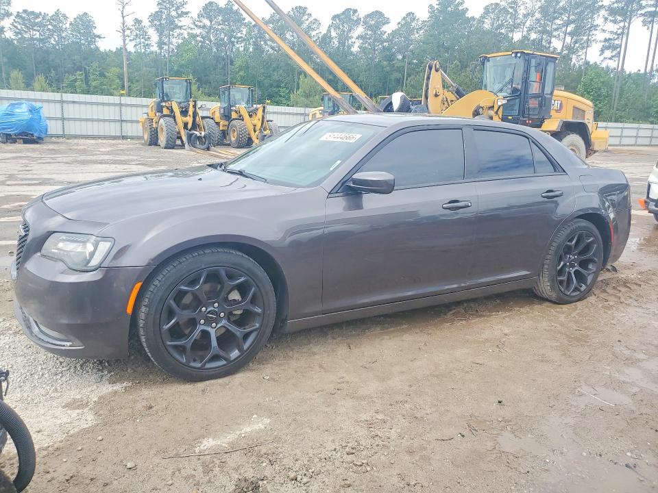 2015 CHRYSLER 300 — VIN 2C3CCABG2FH908799