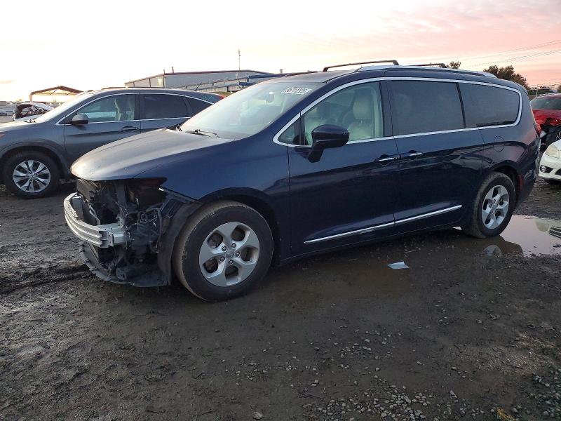 2017 CHRYSLER PACIFICA T — VIN 2C4RC1EG2HR514296
