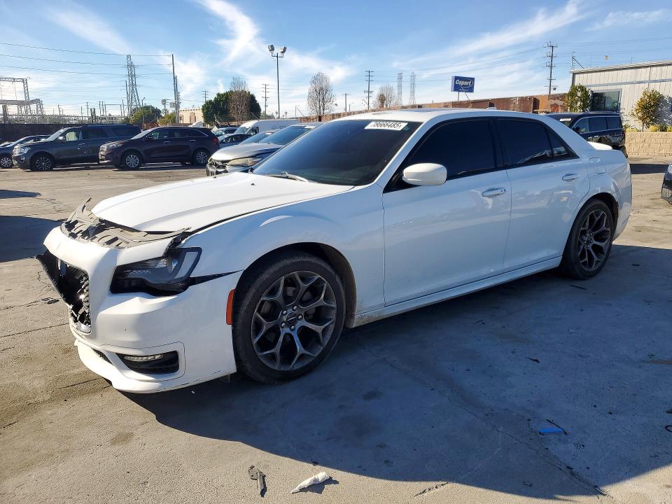 2017 CHRYSLER 300 — VIN 2C3CCABG8HH616092