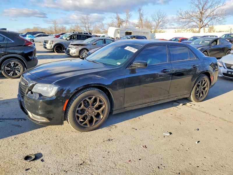 2016 CHRYSLER 300 S — VIN 2C3CCAGG8GH270679