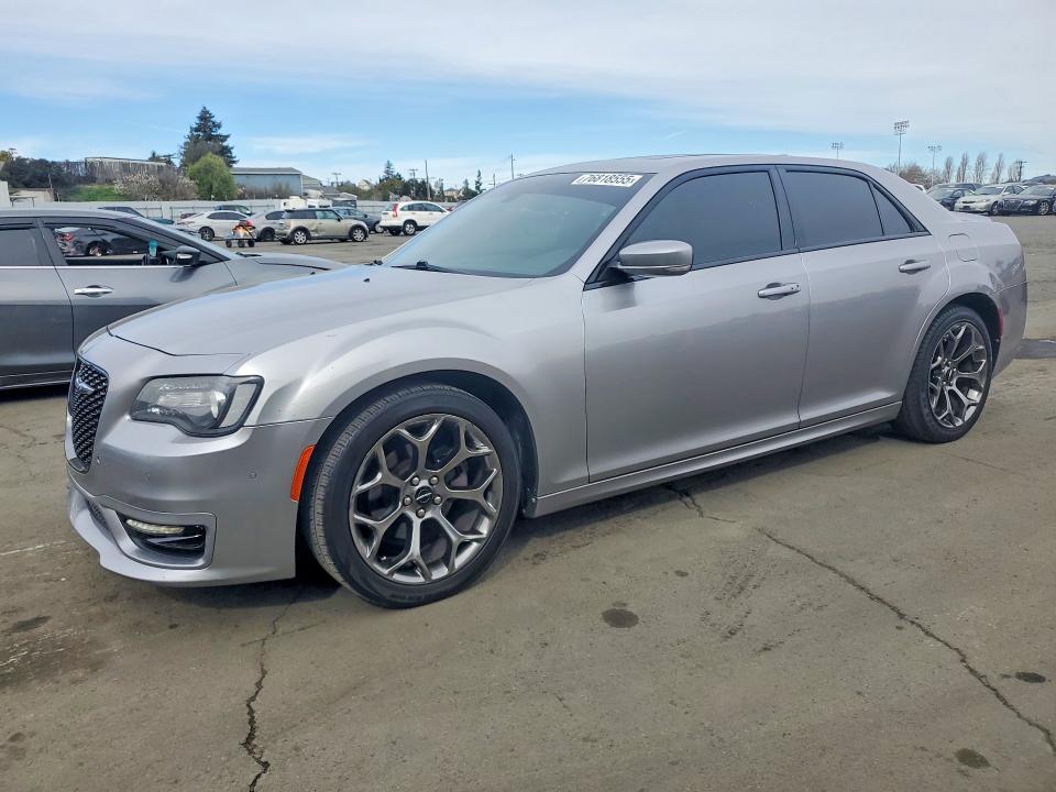 2018 CHRYSLER 300 S — VIN 2C3CCABG0JH243653