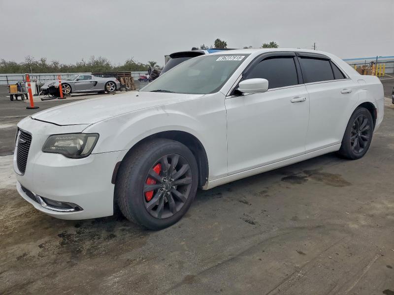 2015 CHRYSLER 300 LIMITE — VIN 2C3CCARG9FH757031