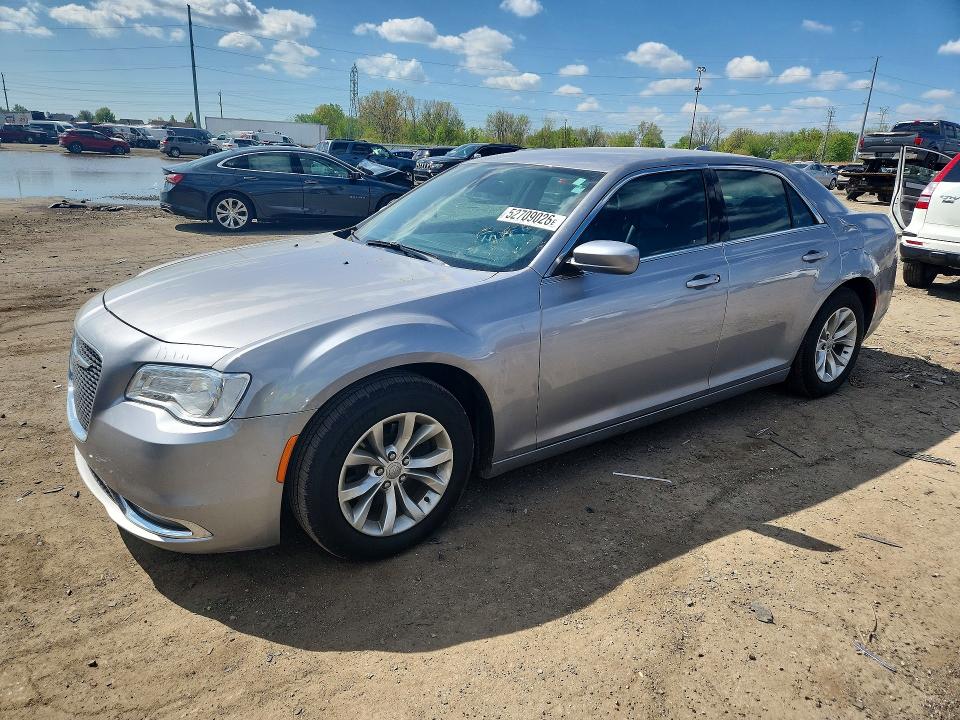 2015 CHRYSLER 300 — VIN 2C3CCAAG4FH922432