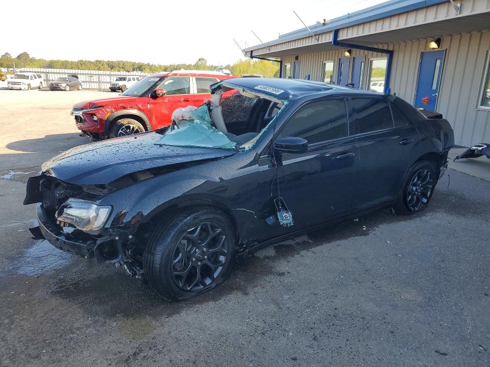 2020 CHRYSLER 300 — VIN 2C3CCARG7LH123132