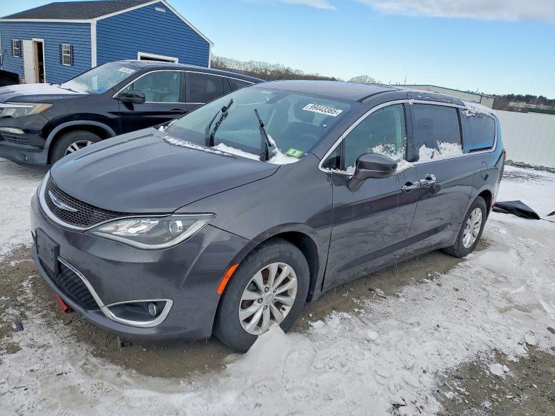 2018 CHRYSLER PACIFICA T — VIN 2C4RC1FG6JR339815