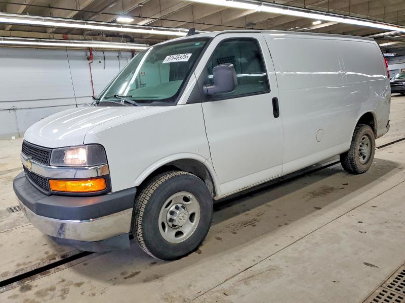 2018 CHEVROLET EXPRESS G2500 — VIN 1GCWGAFG0J1345332